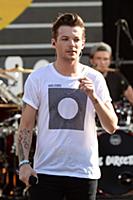 Louis Tomlinson of One Direction performs on Good 