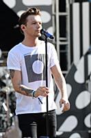 Louis Tomlinson of One Direction performs on Good 