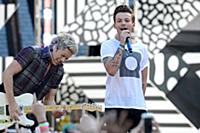 Niall Horan and Louis Tomlinson of One Direction p