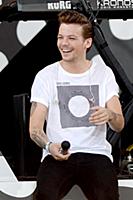 Louis Tomlinson of One Direction performs on Good 