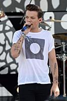 Louis Tomlinson of One Direction performs on Good 