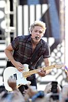 Niall Horan of One Direction performs on Good Morn