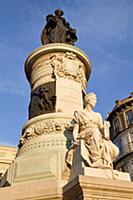 Spain, Madrid, Statue of Queen Marнa Isabel de Bra