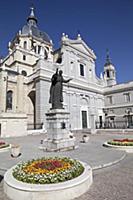 Cathedral de la Almudena with statue of Pope John 