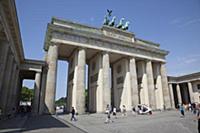Germany, Berlin, Mitte, Brandenburg Gate in Parise