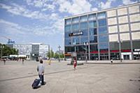 Germany, Berlin, Mitte, Tourist crossing Alexander
