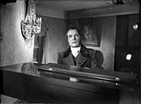 Кадр из фильма «Глинка», (1946). На фото: Борис Чи