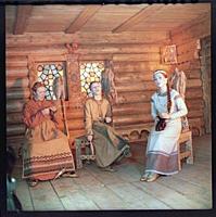 Женская мода в кино. Кадр из фильма: «Сказка о цар