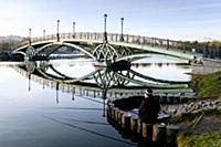 Пруд и мостик в парке усадьбы Царицыно, Москва