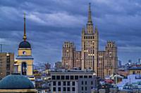 Жилой дом на Кудринской площади. Ночная Москва.