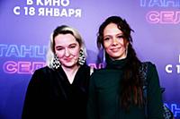 Анна Кармакова (справа). Премьера фильма «Танцуй, 