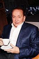 Советский и российский телеведущий Александр Масля