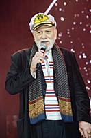 Советский и российский эстрадный певец Бедрос Кирк