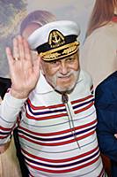 Советский и российский эстрадный певец Бедрос Кирк
